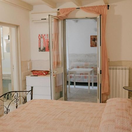 Le Camporelle In Citta Bed and Breakfast Lecce Exterior foto
