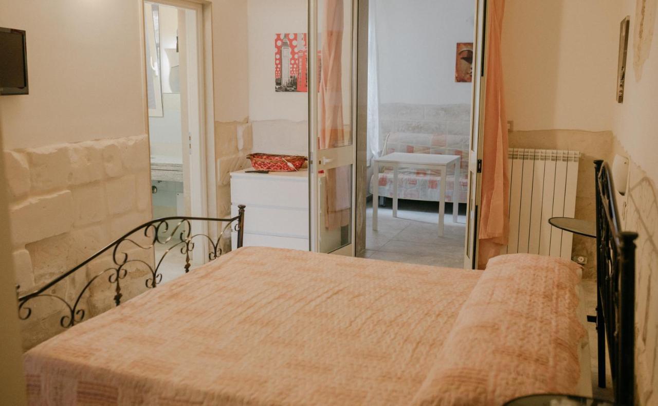 Le Camporelle In Citta Bed and Breakfast Lecce Exterior foto